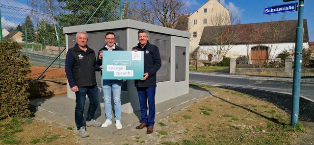 Netz NÖ-Techniker Franz Kloiber, Bürgermeister Lambert Handl und Netz NÖ Service Center-Leiter Walter Trachsler (v.l.) | Foto: Netz NÖ