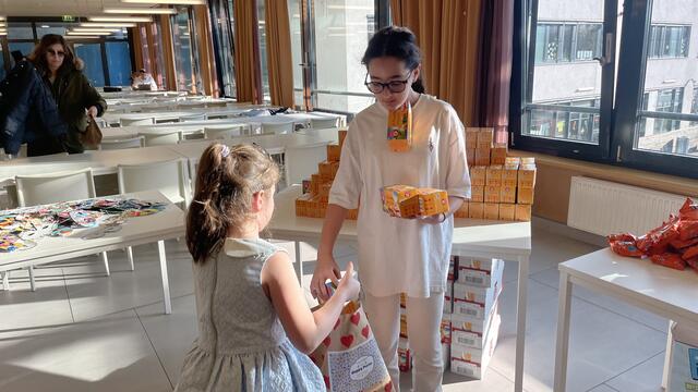 Gemeinsam etwas Gutes für andere tun – das sollten die Kinder bei der Aktion spielerisch lernen.  | Foto: Kathrin Klemm/RMW