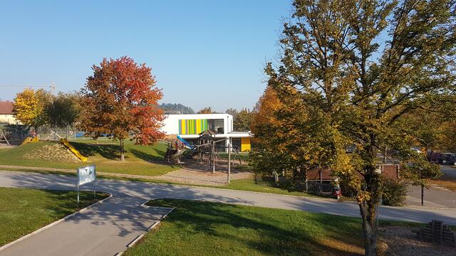 In der Hargelsberger Ortschaft Firsching: Die Krabbelstube und der Kindergarten sowie der Spielplatz

 | Foto: Gemeinde Hargelsberg