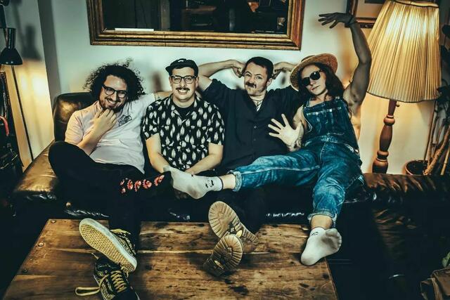 V. l.: DJ HRST, Tom the One, El Fetzn und Benni Benson bilden das Salzburger Quartett GLUE CREW. Gemeinsam bringen sie am 30. März den Schl8hof zum Beben. | Foto: Sara Lechthaler