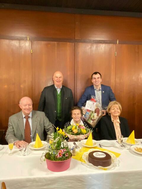 Tesar Stefanie mit Familie, Bgm. Miksch und Vzbgm. Pertl | Foto: privat