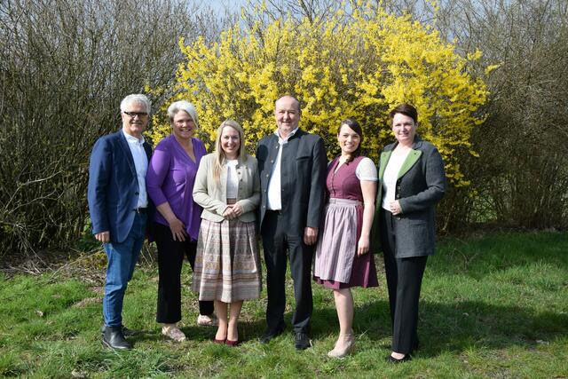 v.l.: Hans Embacher (Geschäftsführer Bundesverband Urlaub am Bauernhof), Michaela Zeiler (Niederösterreich Werbung), Silke Dammerer (Niederösterreichische Landtagsabgeordnete), Peter Höbarth (Obmann des Landesverbands), Katrin Teufel, MA (Geschäftsführerin Landesverband NÖ) und Andrea Wagner (Vizepräsidentin LK NÖ). | Foto: Landesverband NÖ