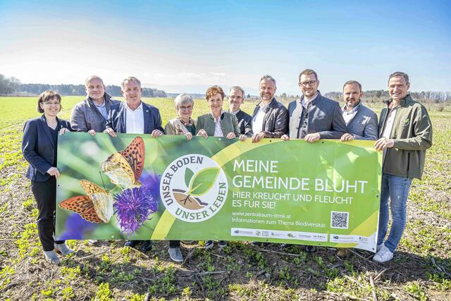 Große Freude bei den Wasserschutzbauern und den Bürgermeistern über die erfolgreiche Wasserschutzinitiative.  | Foto: LK Steiermark-Foto Fischer