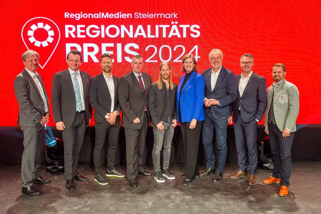 Stolz auf die 7. Ausgabe des Regionalitätspreis: Roland Reischl, Georg Doppelhofer, Philipp Lackner, LABg. Klaus Zenz, Andreas Döringer, LR Barbara Eibinger-Miedl, Stadtrat Günter Riegler, Rainer Stelzer, Christoph Hausegger (v.l.) | Foto: RegionalMedien