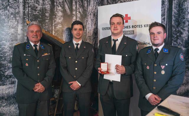 Bezirksstellenleiter Egon Kleinlercher (v.l.n.r.), Bezirksgeschäftsführer Alexander Perry, Patrick Foidl und Ortsstellenleiter Sillian Thomas Klammer.  | Foto: RK Sillian