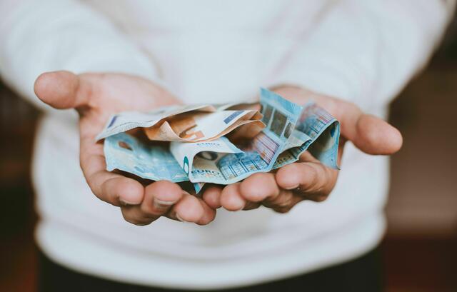 Über die vielen Fördermöglichkeiten in Tirol wird im Rahmen der Förder Tour informiert | Foto: unsplash/Christian Dubovan