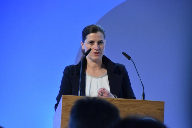 Stefanie Jedner (Site Head, STO Kundl Anti-Infectives) spricht von "Penicillin-Geschichte made in Kundl".  | Foto: Barbara Fluckinger