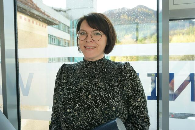 Romana Obermaier, MSc, ist diplomierte Gesundheits- und Krankenpflegerin sowie Gesundheits- und Pflegepädagogin und in ihrer Funktion als Stabsstelle Pflegeentwicklung am Landesklinikum Waidhofen/Ybbs tätig | Foto: LK Waidhofen/Ybbs