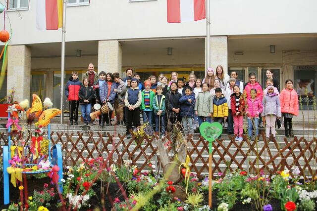 Bei der Eröffnung mit dabei: Schulklassen 3c + 4b der Khevenhüllerschule Villach | Foto: Stadt Villach/Kompan