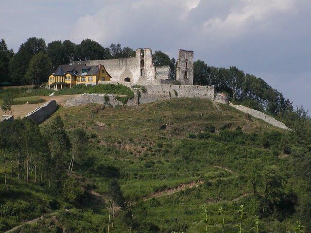 Auf der Burg Obervoitsberg soll ein "Skywalk" als Abschluss vom Sagenberg errichtet werden. | Foto: Cescutti