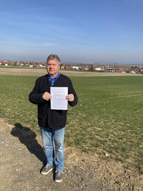Stadtrat Wolfgang Scharinger weiß seit der Volksbefragung, dass die Mehrheit PV-Anlagen auf Ackerflächen ablehnt. | Foto: Liste Scharinger