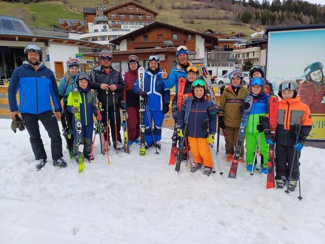 Die Jungschützen freuten sich über einen interessanten und tollen Schitag. | Foto: Wilfried Grießer