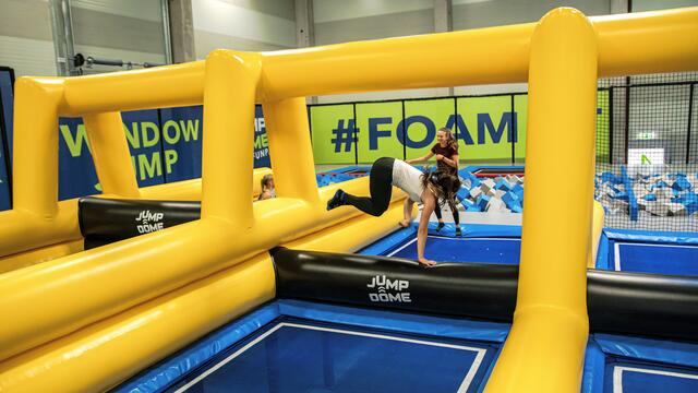 Der Window Jump – eine von vielen Attraktionen | Foto: JUMP DOME