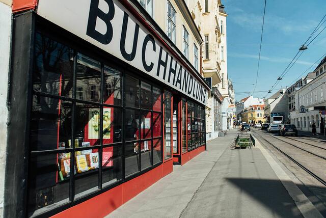 Die Buchhandlung in der Döblinger Hauptstraße 61 braucht dringend Hilfe. | Foto: Holzbaum Verlag