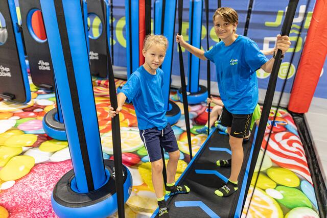 Im Ninja Warrior Parcours können sich alle an ihre Grenzen gehen. | Foto: JUMP DOME