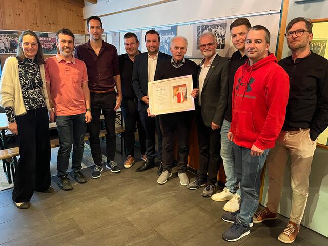 Die Verantwortlichen des SV Zams Tennis mit dem "Gründervater" Dr. Heinrich Lami in der Mitte. | Foto: SV Zams Tennis