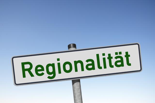 Regionale Produkte werden auf Wochen- und Bauernmärkten, in Bauernläden, bei den Direktvermarktern und in Selbstbedienungshütten verkauft (Symbolfoto)  | Foto: stock.adobe.com/at/hkama