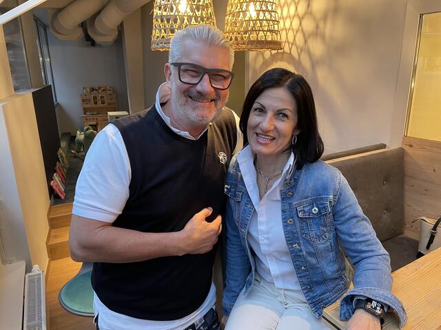 Altprinz und Skoda Lindner-Geschäftsführer Heinz Gossmann feierte gemeinsam mit seiner Frau die Neueröffnung am Villacher Hauptplatz 1. | Foto: MeinBezirk.at