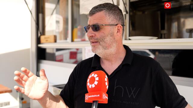 "Nachdem die Nachfrage nach vegetarischen oder veganen Produkten in der Gesellschaft immer mehr Anklang findet, hab ich mir gedacht, irgend ein Angebot muss ich finden", so der Würstelstandbetreiber. | Foto: Stefan Schubert