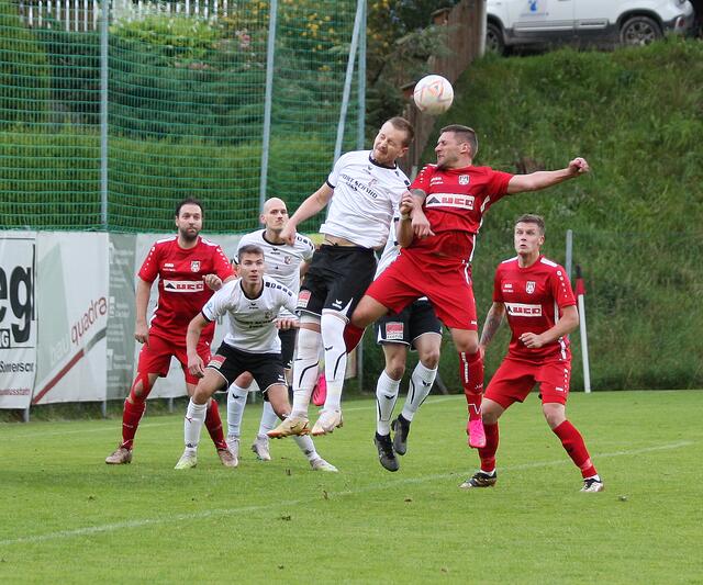 Im Herbst siegte der SV Umhausen im Ötztal gegen die SPG Oberland West klar mit 3:0. Am Ostersonntag kommt's im Prutz zum neuerlichen Duell. | Foto: sportszene.tirol/Leitner