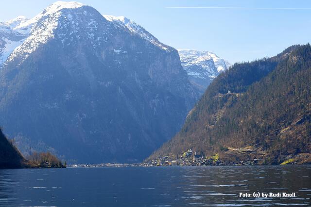 Blick über den Hallstättersee nach Hallstatt!