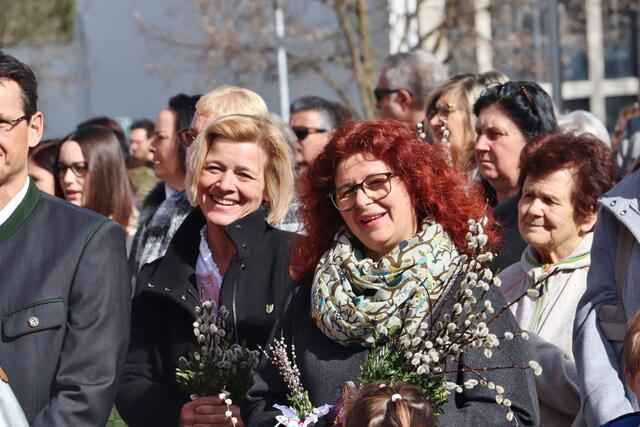 GR Sabine Jakubzig und GR Sandra Goldberg bei der Palmweihe | Foto: Edith Ertl