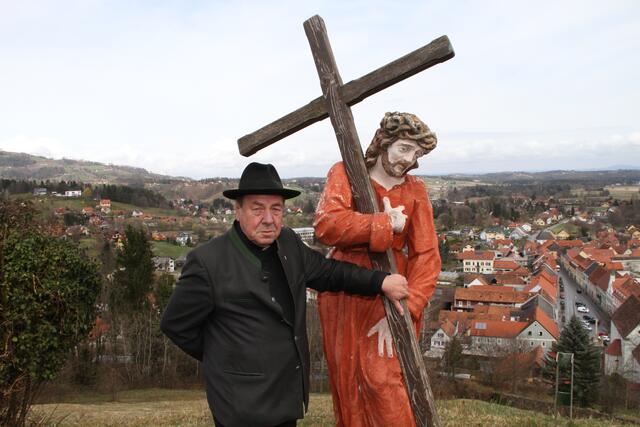 Für Pfarrer Anton Lierzer vermag der Rosenkranzweg auch die Empathie für alle Leidenden zu fördern. | Foto: Josef Fürbass