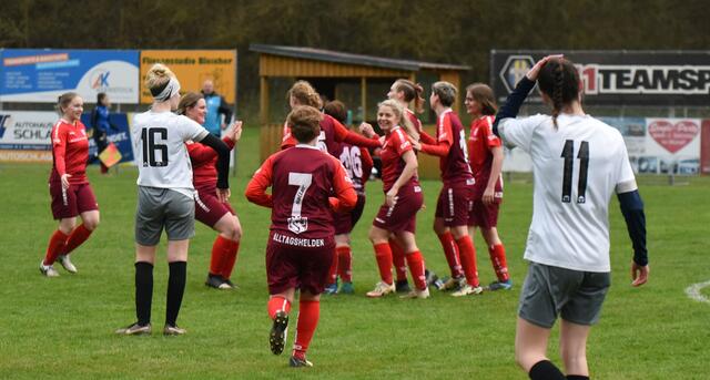 Großer Jubel über das Führungstor beim SC Herzogenburg Frauenteam | Foto: Thomas Navratil