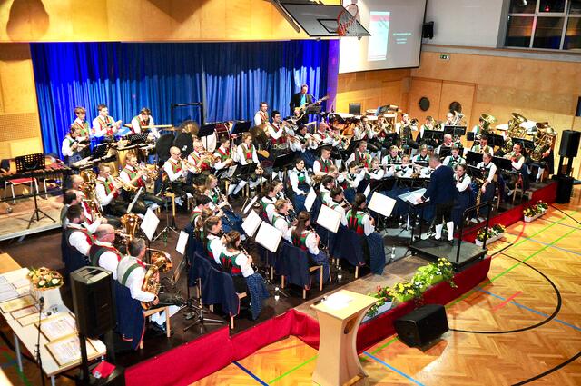 Mächtiges Orchester: Die Peter Anich Musikkapelle Oberperfuss begeisterte beim Auftakt der Frühjahrskonzerte und machte Lust auf mehr!