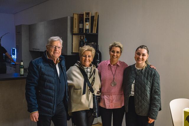 Hans, Paula und Ibex-GF Alexandra Span sowie Sophia Granbichler | Foto: Pernsteiner