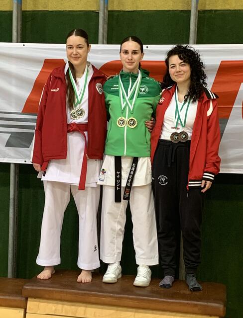 Siegerehrung in Fürstenfeld, Jana Lind stand zwei Mal ganz oben. | Foto: Karate Union Köflach