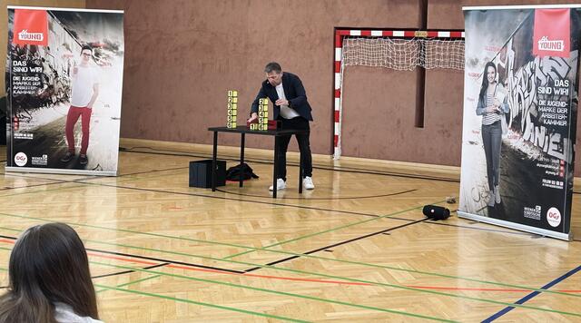 Martin Kosch in der ÖKO-Mittelschule Pottenbrunn | Foto: AK Niederösterreich, Madlen Klein