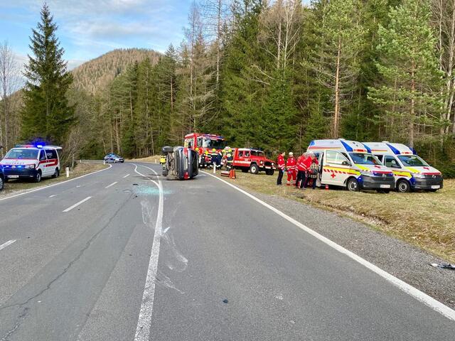 Im Einsatz standen alle Einsatzorganisationen, darunter auch der Rettungshubschrauber, der aber wieder storniert werden konnte. | Foto: Rotes Kreuz Mariazellerland/Weber