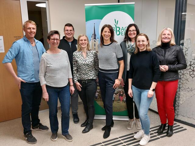 Ausschuss für Familie, Jugend, Sport und Bildung 
Bild v. li.: GR Dominik Pisslinger, LAbg. StR Ulrike Schwarz, StR Roland Straußberger, GR Magdalena Grims, Obfrau des Ausschusses Vizebürgermeisterin Bettina Stallinger, Schriftführerin Gemeindebedienstete Heidelinde Wögerbauer, GREM Julia Hofmann, LAbg. Gertraud Scheiblberger, (nicht auf dem Bild StR. Daniela Haudum). | Foto: Stadtgemeinde Rohrbach