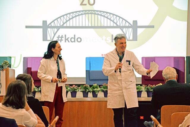 Sabina Schreiner, Pflegedirektorin der Klinik Donaustadt, und Lothar Mayerhofer, Ärztlicher Direktor der Klinik Donaustadt, beim Gesundheitssymposium. | Foto: Wr Gesundheitsverbund/Anita Eisler