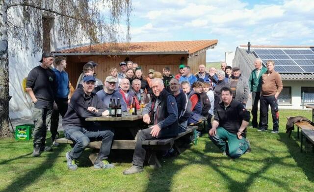 Team work: Um die 40 Personen halfen beim alljährlichen Frühjahrsputz | Foto: privat