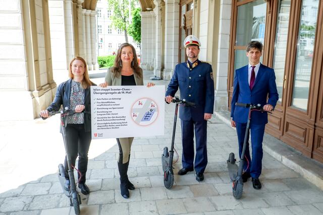 NEOS-Wien-Mobilitätssprecherin Angelika Pipal-Leixner, Mobilitätsstadträtin Ulli Sima (SPÖ), Leiter der Landesverkehrsabteilung Wien, Oberst Losko und Claus Casati bei der Vorstellung der neuen Regeln. | Foto: PID/Christian Fürthner