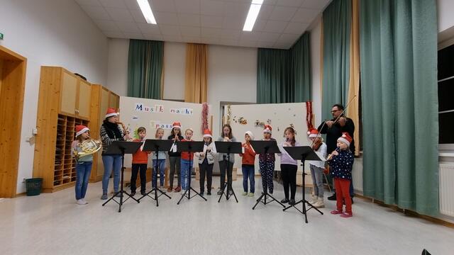 Blockflötenorchester am Nikolaus-Tag | Foto: MS Thayatal