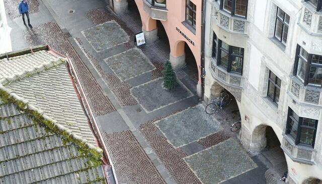 Musterflächen der künftigen Pflasterung (zweite Musterfläche von Süden).  | Foto: Freinhofer