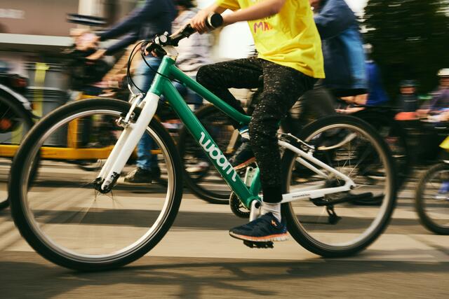 Aktuell läuft ein Folgeprojekt der TU Graz in Kooperation mit dem österreichischen Kinderfahrrad-Hersteller "woom", bei dem die Einflüsse der Lenker-Enden auf abdominale Verletzungen detailliert analysiert werden. | Foto: woom GmbH/VRATNY / OTS