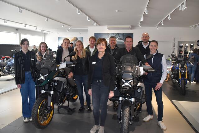 Das Team des Autohaus Gönitzer mit den Geschäftsführern Walter Reiter und Petra Gönitzer-Reiter.  | Foto: Teferle (12)