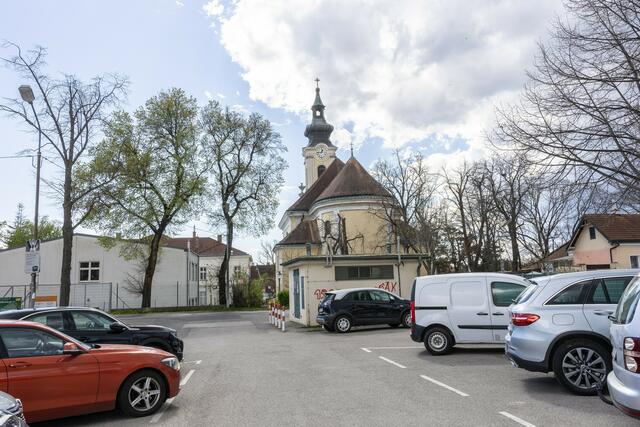 Vor der Kirche, bevor der Festakt gestartet ist. | Foto: René Brunhölzl/RMW