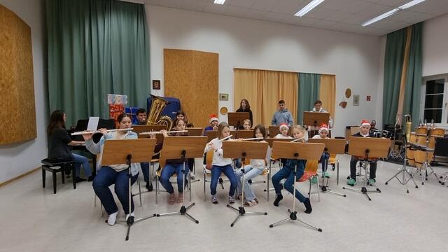 Das Ensemble "Kreuz und Quer" am Heiligen Abend  | Foto: MS Thayatal