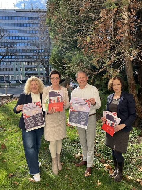 Am Bild v.l.n.r.: Beate Gfrerer (Geschäftsführerin VHS Kärnten), Beate Prettner (Gesundheitsreferentin Land Kärnten), Markus Steindl (Gesundheitsreferent Gemeinde Krumpendorf) und Gudrun Schindler (Programmleiterin VHS Kärnten)