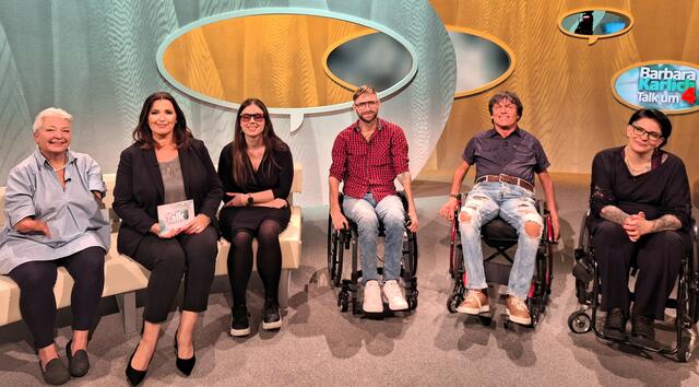 ORF Moderatorin Barbara Karlich mit ihren Gästen von links nach rechts: Michaela, Chiara, Daniel, Paulus und Claudia. | Foto: Barbara Karlich/Talk um 4