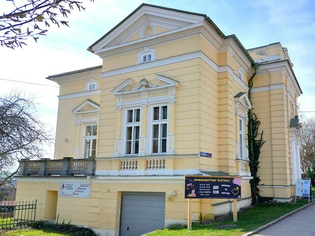 Die Stadtgemeinde Rohrbach-Berg das Stöckl in Zusammenarbeit mit dem Stift Schlägl, der Pfarre Rohrbach, dem Treffpunkt „mensch&amp;arbeit“ umgesetzt. Durch eine jährliche Subvention sichert die Stadtgemeinde Rohrbach-Berg den laufenden Betrieb und verpflichtet sich, eine langfristige zeitgemäße Jugendarbeit zu ermöglichen. | Foto: Stadtgemeinde Rohrbach-Berg