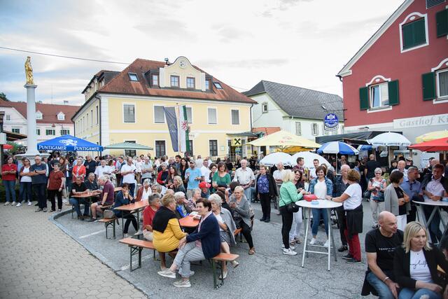 Das Standlfest ist eine Art Street Food Festival, allerdings mit ausschließlich regionalen Köstlichkeiten. Zuletzt fand es 2022 statt.  | Foto: Gemeinde Grafendorf