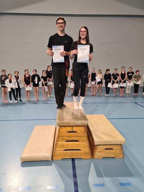 Vereinsmeister  wurden Luisa Dorfmayr, und Peter Huebmer. (v.re.)
 | Foto: Turnverein Steyr 1861