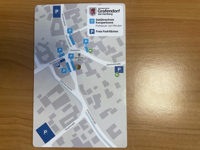 Die Rückseite der neuen Parkuhr mit redesigntem Wappen und Schriftzug gibt einen Überblick über die neuen Parkzonen. | Foto: Olga Seus