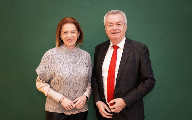 Planen eine aktuelle Erhebung zum Thema Mobilität: Landesrätin Simone Schmiedtbauer und Landeshauptmann-Stellvertreter Anton Lang   | Foto: Land Steiermark/Andreas Resch